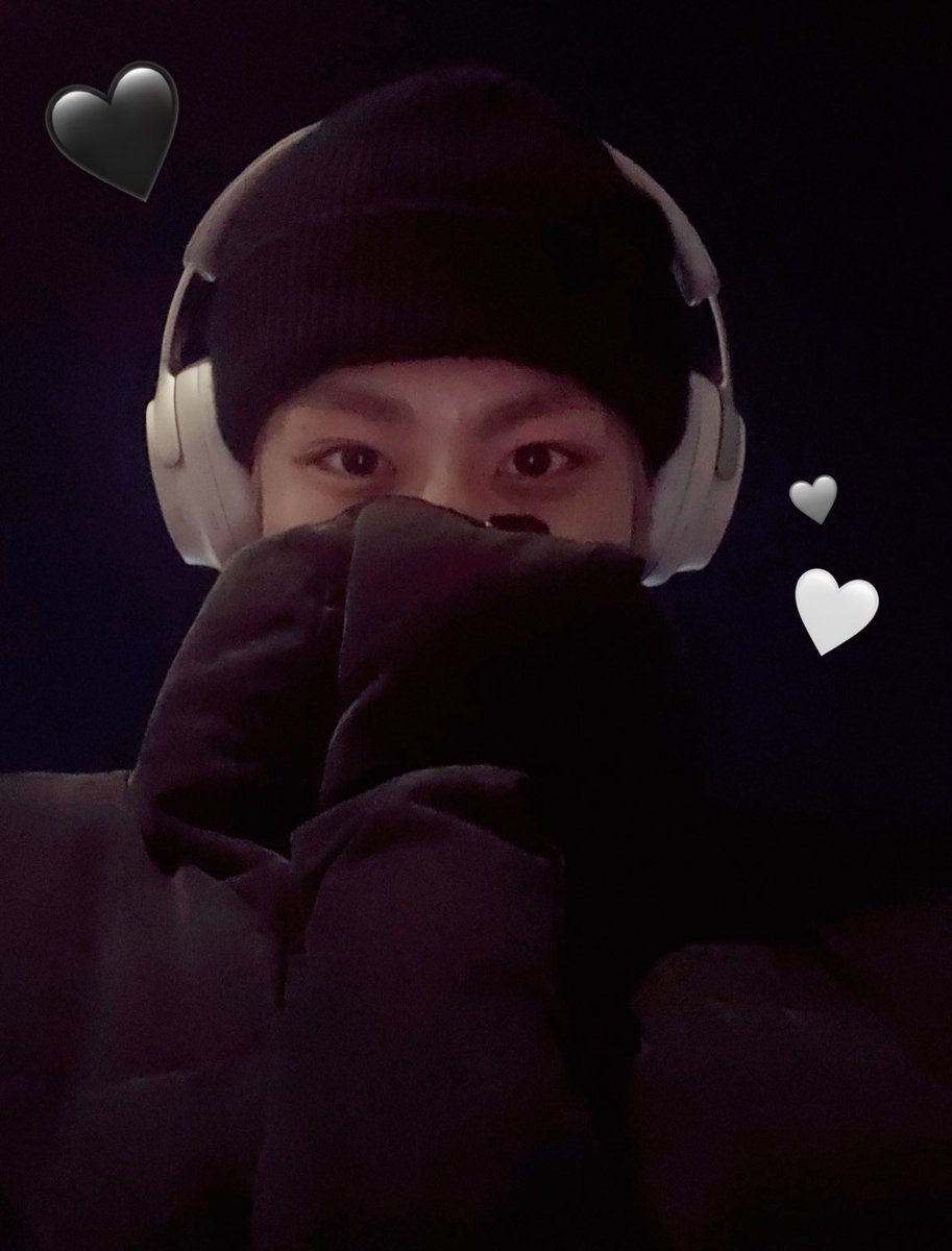 dear_0209's tweet photo. 코양이 밤산책햇나아~🌛 https://t.co/Q3xboTMd7L