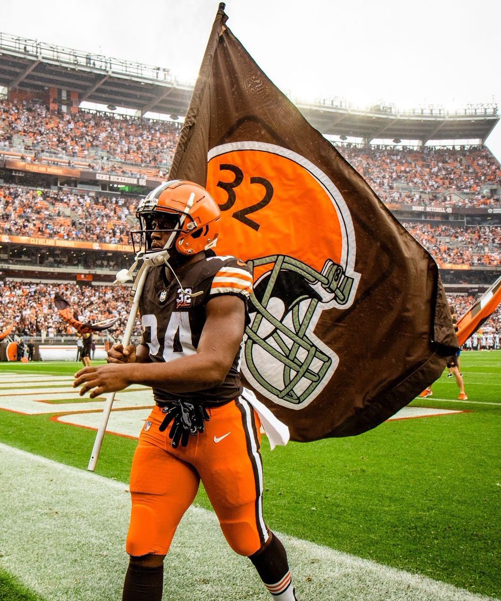 No matter how the Browns finish this year. 

No matter who the Browns choose to draft.

No matter who's coaching the Browns on the sideline. 

Please don't let December 15th, 2024 be the last snap Nick Chubb takes in a Browns uniform. 

Nick deserves to finish on his terms. 🐐