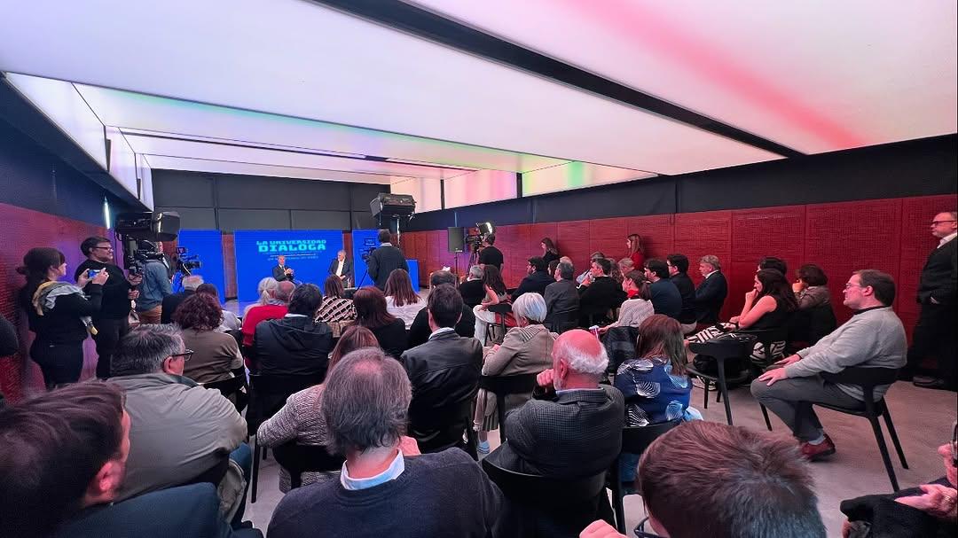 La Universidad Dialoga 👌

📍Una serie de encuentros que se realizarán en distintas Universidades Nacionales
⚡️Compartimos esta experiencia todos los jueves a las 21 horas por Canal Universidad ⚡️

📺 Canal 34 Flow
Vía web canal.mdp.edu.ar 
#MediosUNMDP #SomosUNMDP