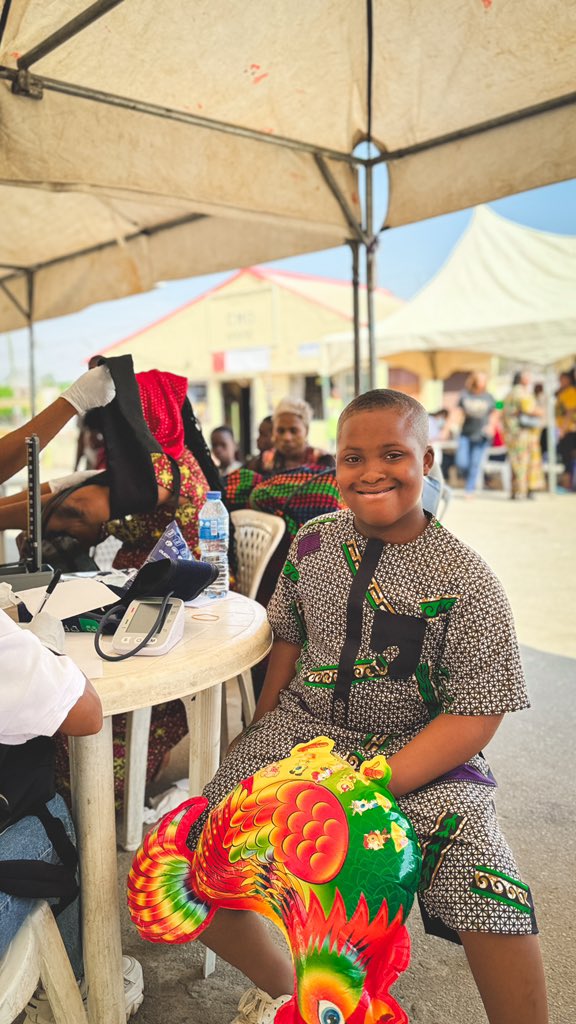 Adorablexmas's tweet photo. Drugs, medicated glasses, hygiene and care products. It was a day filled with smiles and appreciation from the medical staff and doctors who provided the required services to everyone and anyone who needed them. #adorablechristmas #medicaloutreach https://t.co/YUGfFKlfGz