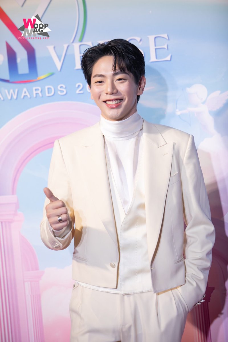 woopmag's tweet photo. “อัพ ภูมิพัฒน์” ร่วมเดินพรมในงาน “Y UNIVERSE AWARDS 2024” 🌟 

UP Yuniverse Awards
#uppoompat
#YUAwards2024xUP
#YUAwards2024 #YuniverseAwards2024 https://t.co/fnFXJeINLC