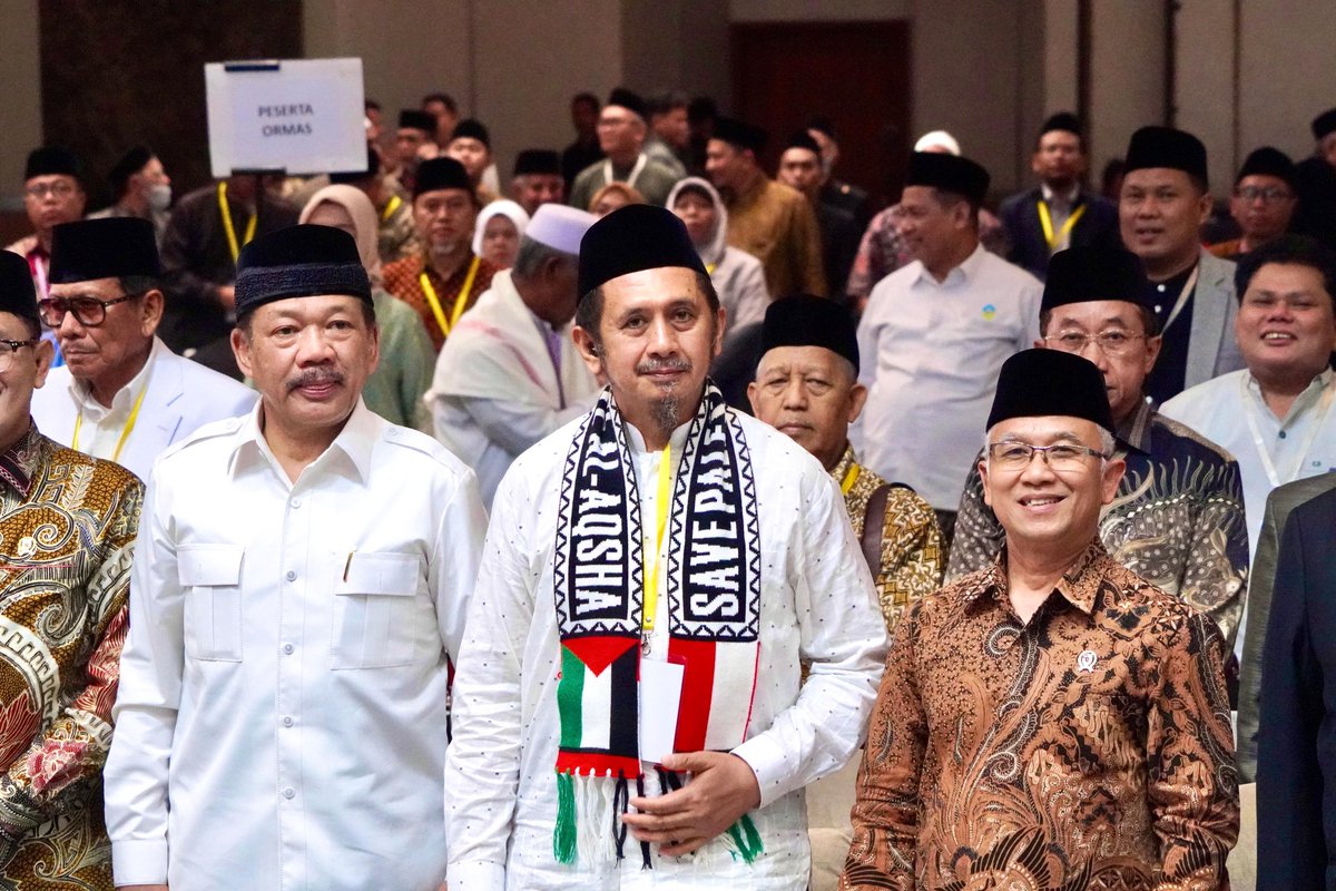 Alhamdulillah, Mukernas MUI 2024 kembali digelar. Kali ini, kita berkumpul di Jakarta selama 2 hari kedepan in syaa Allah (17-19 Desember). Dengan semangat memantapkan peran MUI sebagai "khadimul ummah" (pelayan umat) dan "shadiqul hukumah" (mitra pemerintah).
