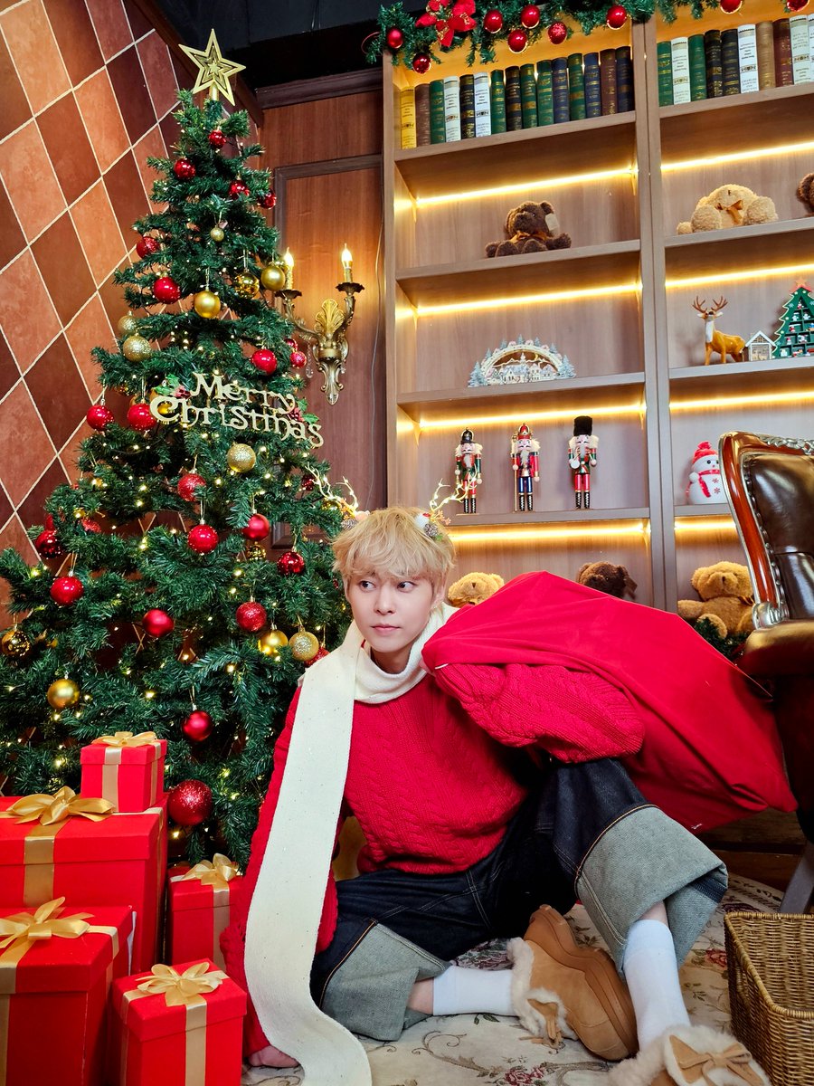 시우민과 미리 맞이한 크리스마스🎄🎶
라이브로 함께 시간 보내준 에리들도 고마워요🎅💚
에리들 나 안아..🥹 

#시우민 #XIUMIN #크리스마슈데이