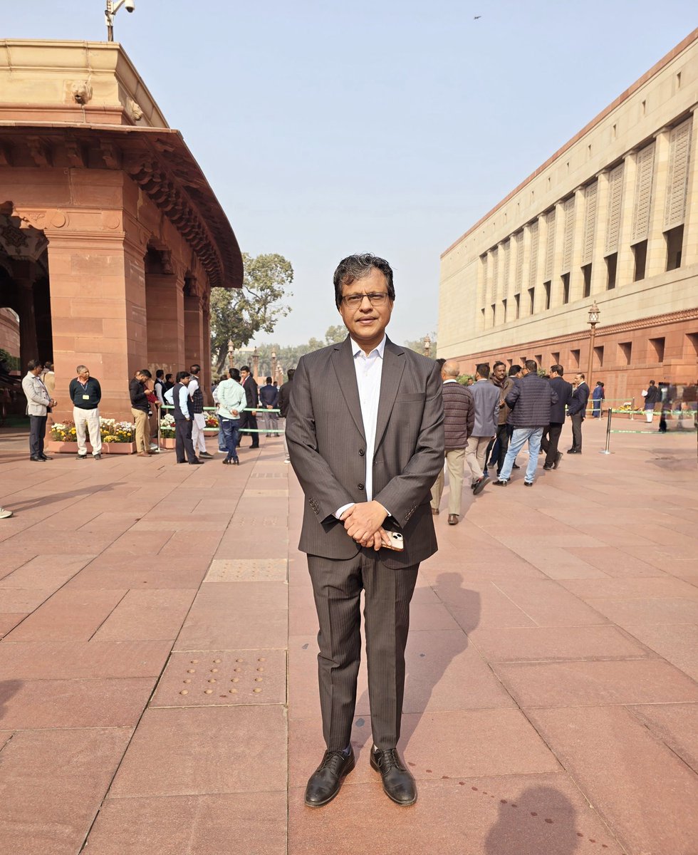 manoj gairola (@manoj_gairola) on Twitter photo संसद में आज वन नेशन-वन इलेक्शन पर हुई चर्चा और और मतदान को करीब से समझने का मौका मिला। <a href="/mohitrajdubey/">Mohit Raj Dubey</a> <a href="/NewsNationTV/">News Nation</a> संसद में आज वन नेशन-वन इलेक्शन पर हुई चर्चा और और मतदान को करीब से समझने का मौका मिला। <a href="/mohitrajdubey/">Mohit Raj Dubey</a> <a href="/NewsNationTV/">News Nation</a>