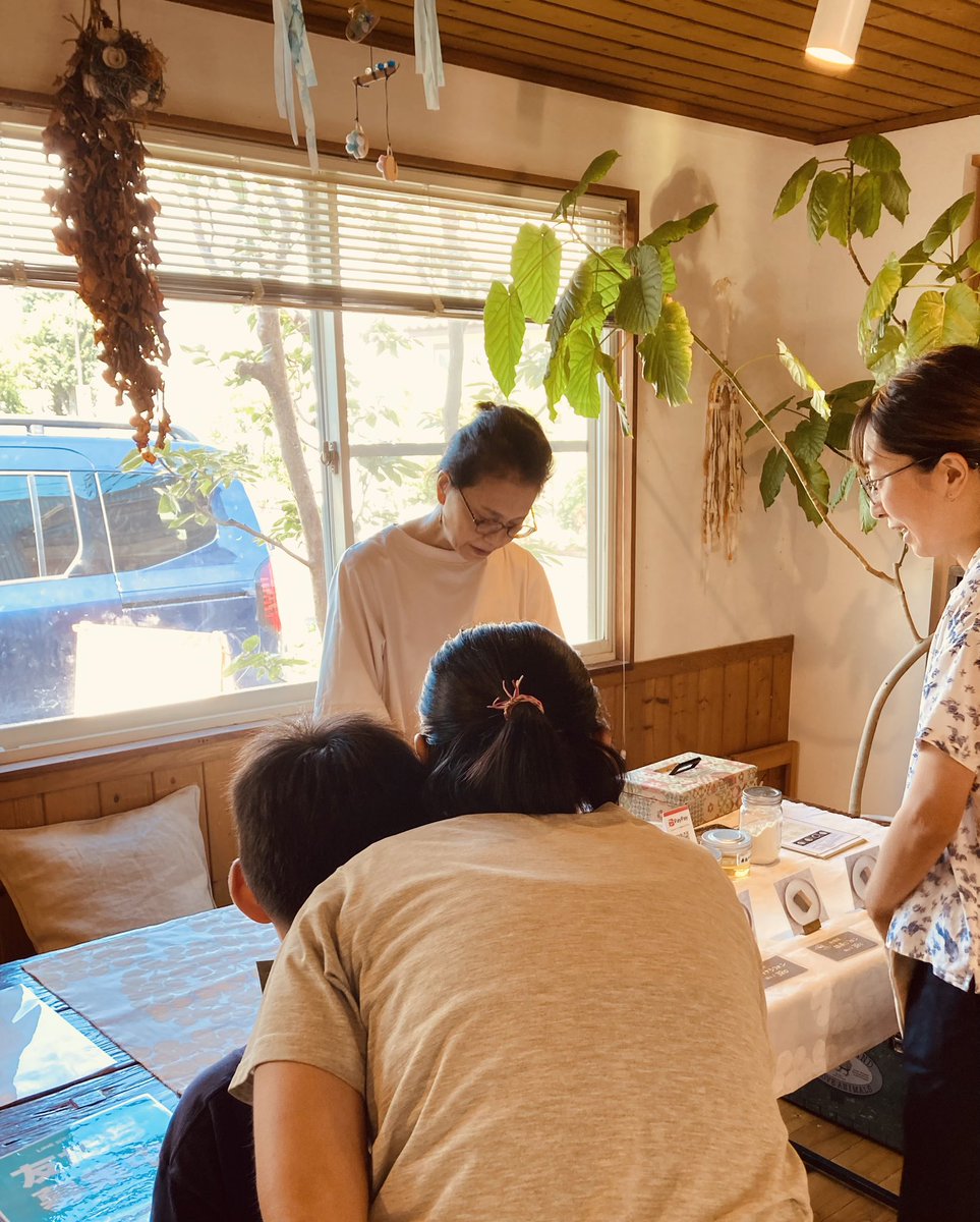 soy_labo101042's tweet photo. 明日は今年最後の月のおうち出張販売の日です!
12時より富士市の月のおうちさんでお待ちしています☺️
ラインナップ
【SoyLabo 低糖質】
・キャロットケーキ
・シフォン(プレーン)
【おやつえん ノーマル】
・スコーン(塩バター、あんバター)
※リベイク用の冷凍商品になります。
#SoyLabo https://t.co/2AlblGZSmN