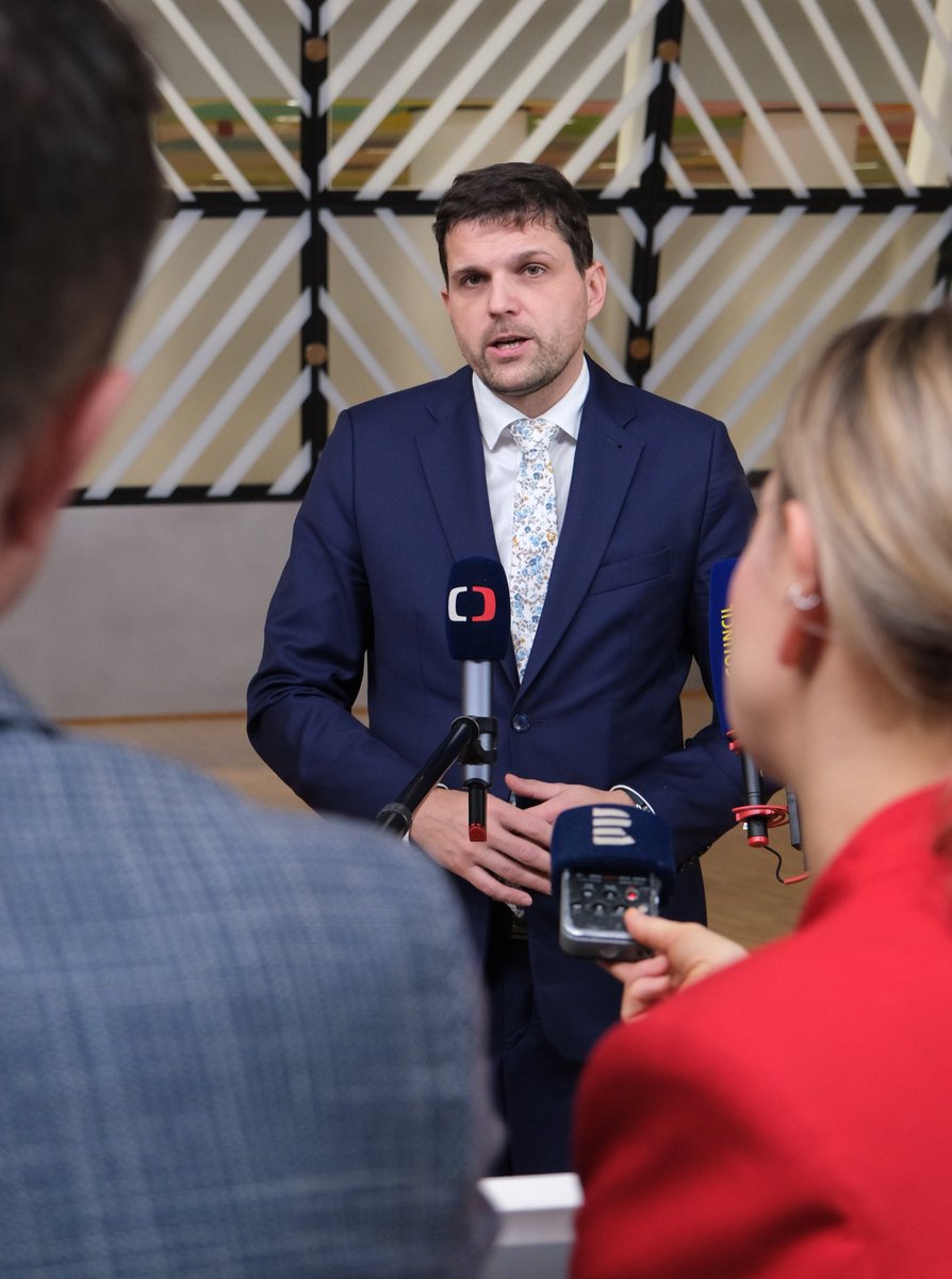 🛍️🛒 At the EU Environment Council, we raised an important issue: non-EU e-shops like Temu, Shein, or Aliexpress often bypass rules that Czech and European businesses must follow. 👉 This disadvantages our traders, costs states recycling fees and duties, and leaves consumers