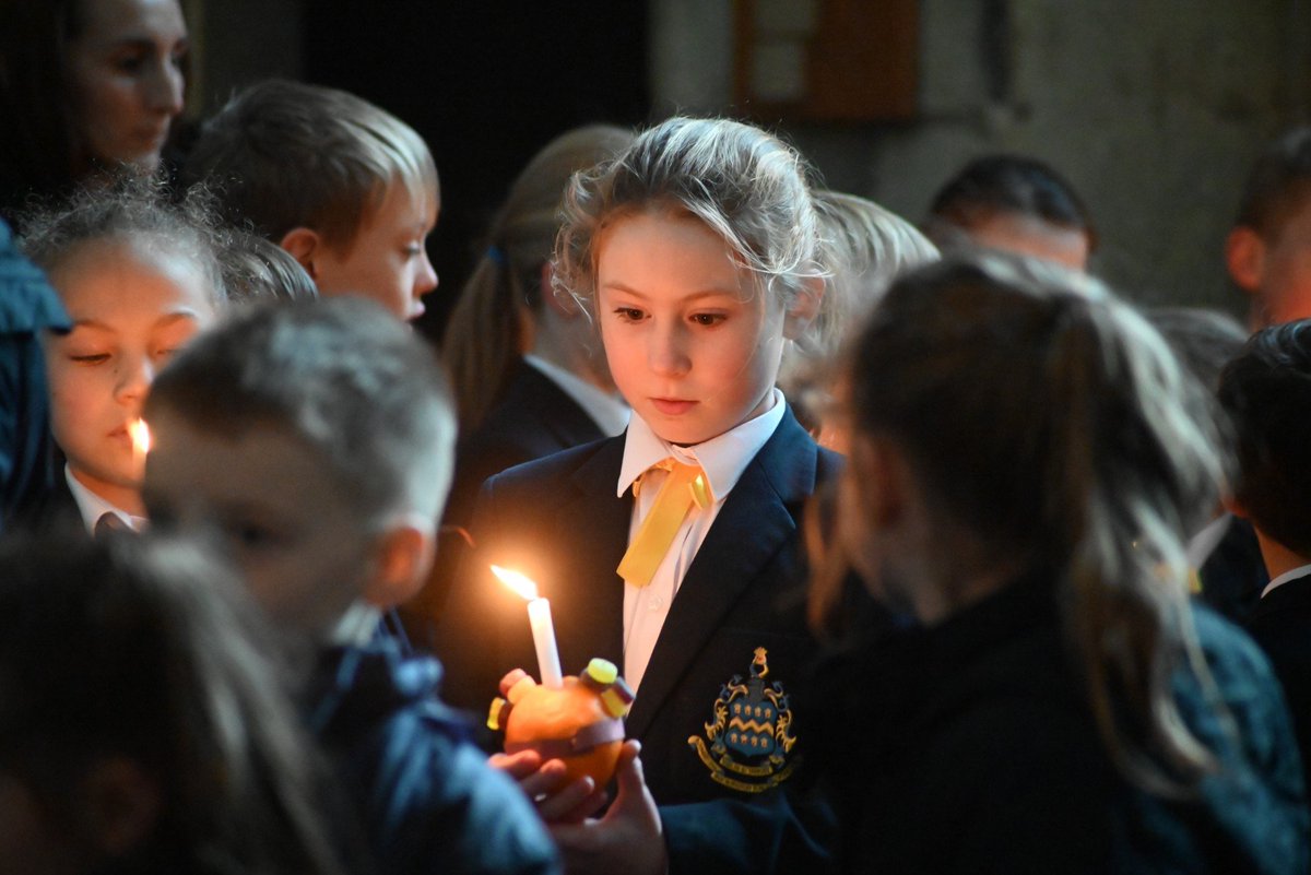 Yesterday's Christingle service was magical - a reminder of what Christmas is all about. Wishing you all a wonderful break 💛💙