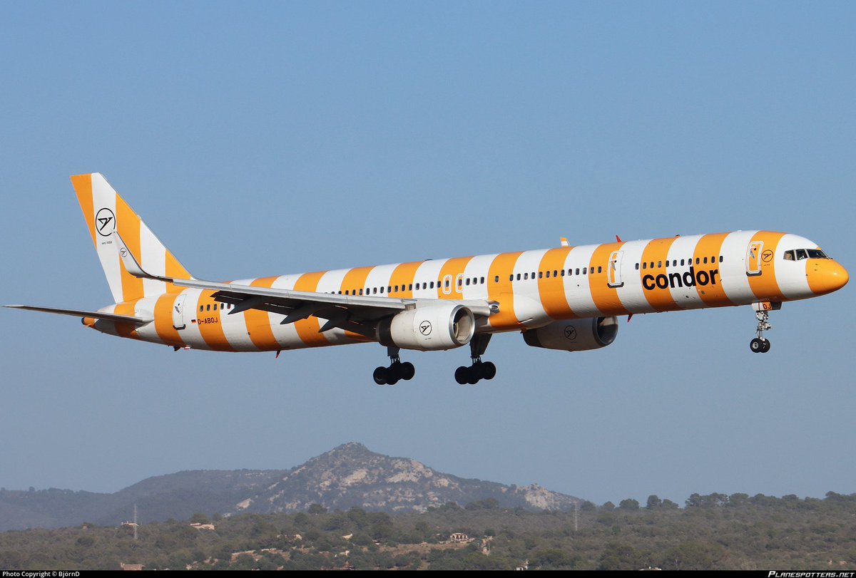 Turbinetraveler's tweet image. Condor Boeing 757-330(D-ABOJ) flight #DE68 from Dusseldorf to Hurghada just diverted to Heraklion after squawking emergency code 7700 due to pressurization failure. 
fr24.com/CFG068/3860e505
#diversions #B757 #Condor