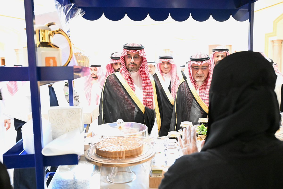 lenobadir's tweet photo. الأمير #سعود_بن_جلوي محافظ جدة يسلم 50 عربة متنقلة ضمن مبادرة "البائع الموسمي" بحضور معالي أمين جدة صالح التركي ، ورئيس مجلس إدارة الغرفة التجارية بجدة محمد ناغي ، ورئيس برنامج لنبادر فاطمة ناغي .
تهدف إلى:
•تنظيم عمل البائع السعودي في الأماكن العامة .
https://t.co/r7l934CRDX https://t.co/eS1h8R10VF