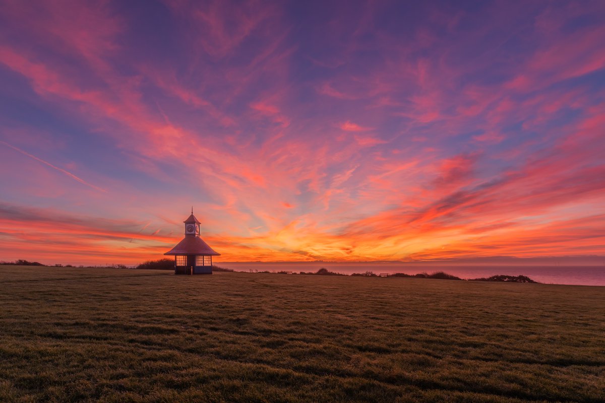 RJSPhoto89's tweet image. an amazing sunrise on the east coast this morning. this was Frinton on Sea at 7:57am 
#frinton #frintononsea 
@ChrisPage90 @StormHour