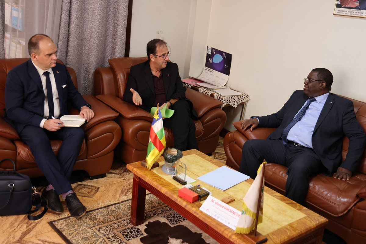 FranceBangui's tweet photo. 🌍✨ La France investit en Centrafrique

L’ambassade et l’Université de Bangui lancent un projet pour renforcer 3 écoles doctorales. 🎓🇫🇷

#Éducation #Recherche #Coopération https://t.co/pWGsqXVker
