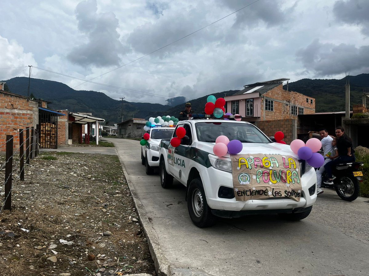 PoliciaDepuy's tweet photo. #ValleDeSibundoy | 🌟 Esta Navidad, mantén a los niños, niñas y adolescentes lejos de la pólvora.
La prevención es clave para evitar visitar un hospital en esta temporada.🌟 #PlanNavidad #FamiliasFelices https://t.co/ffMIupRlD1