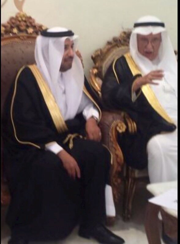 alkuaib's tweet photo. #عبدالله_العلي_النعيم

مع الفقيد معالي الشيخ / عبدالله العلي النعيم  في احدى المناسبات ..وبفقده يفقه الوطن علم من أعلامه ، ذلك الرجل الاستثناء ..
تعازينا  ومواساتنا لأهله وذويه  وجميع افراد الاسرة الكريمة  ..رحم الله الفقيد وأسكنه فسيح جناته ( انا لله  وانا اليه  راجعون) https://t.co/3wjGgzIFS2
