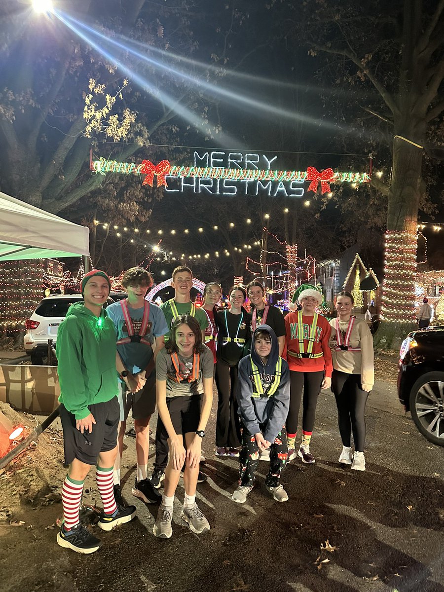 Annual Christmas lights run/walk last night.  Great turn out!  We got one out the new Saucony ride shoes and several won prizes! Thanks for hosting Big River! <a href="/OwlsActivities/">WindsorActivities</a> <a href="/WMSowls/">WMS Owls</a> <a href="/bigriverrunning/">Big River Running Co</a>