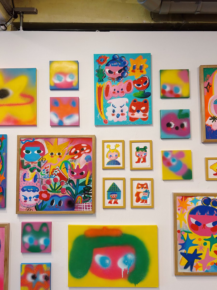 GM❤️ I’m so happy with how all my paintings turned out for this exhibition 🥹 It took me about 4 months to finish everything, but I really started painting intensely in October and wrapped it all up by the end of the month 🫠. Mixing mediums like oil stick, spray paint, acrylics,