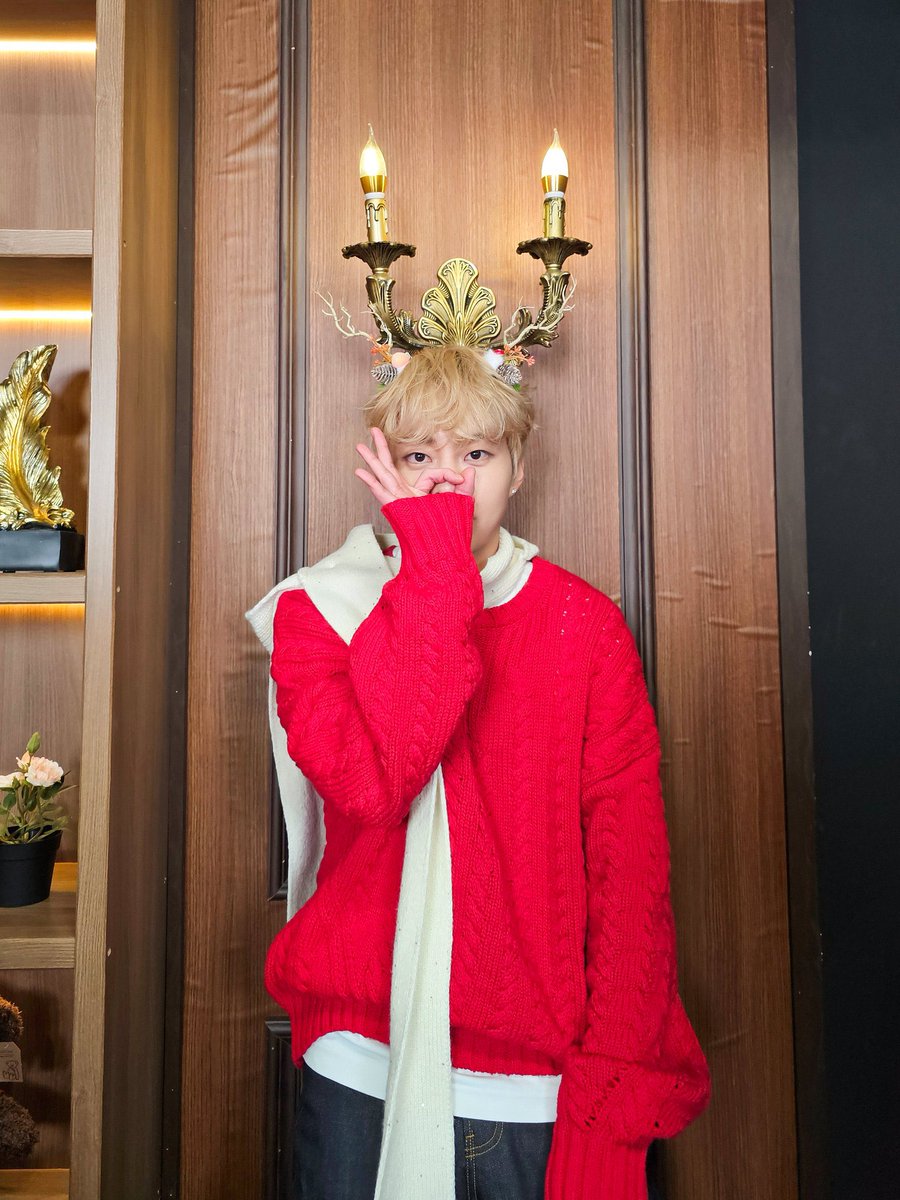 هیونگ‌ اکسو  😭❤️ (؟)

#Xiumin <a href="/weareoneEXO/">EXO</a> <a href="/XIUMIN_INB100/">XIUMIN_official</a>