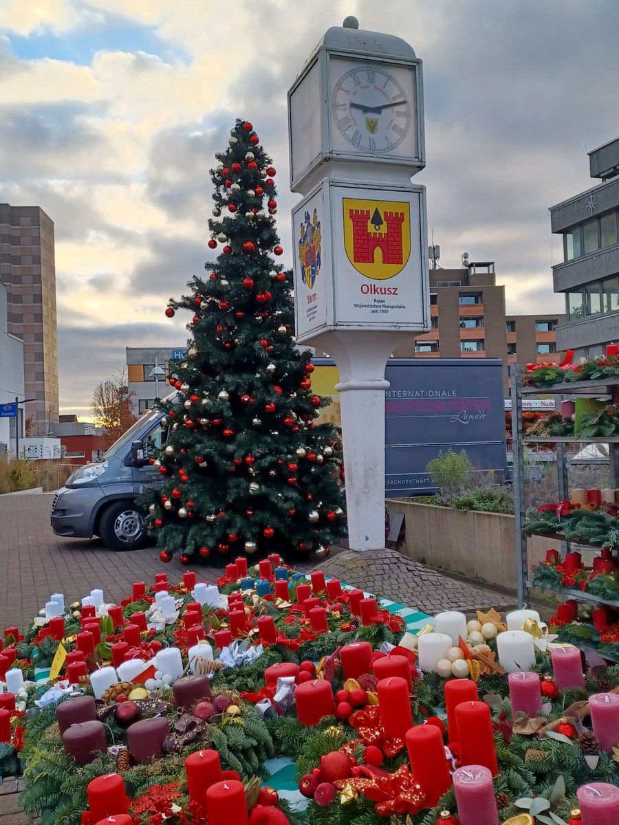 Für die Einkäufe vor den Weihnachtsfeiertagen wird es am Montag, 23.12., von 8 - 13 Uhr, einen zusätzlichen Markttermin auf dem Schwalbacher Marktplatz geben. Gut die Hälfte der Marktbeschicker hat ihr Kommen bereits zugesagt. schwalbach.de/Im-Gespraech/P… _al