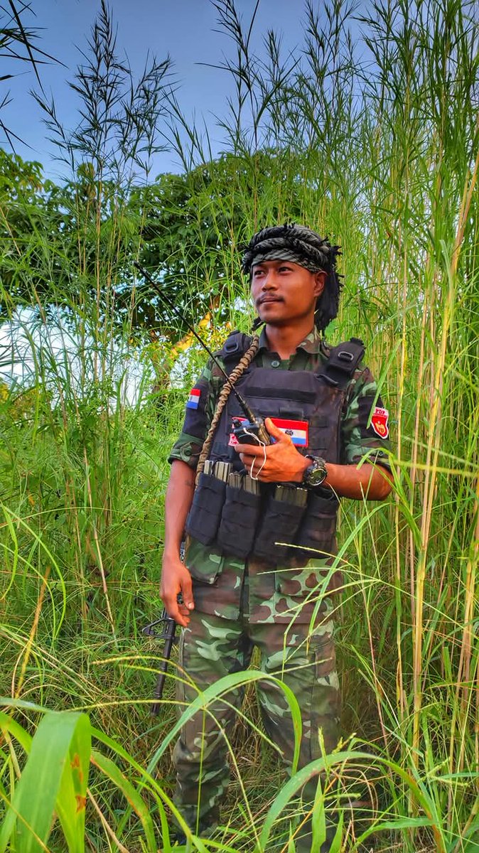 NwayMar12's tweet photo. ကိုယ်နဲ့ဝေးတဲ့
နေနဲ့လကို
ပူတယ်အေးတယ်
မပြောလိုတော့
ညရောက်ရင်လူတိုင်း
အေးအေချမ်းချမ်းအိပ်စက်ခွင့်ရကြရင်ပဲတော်ပါပြီ

 #ဖြူဖွေး 
#Zaw Win Htut https://t.co/ExHWKqkg3C