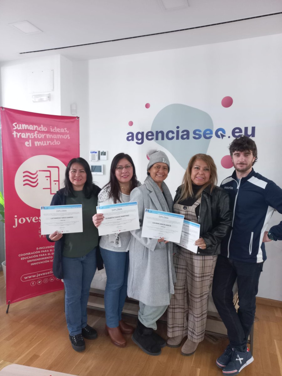 🎉 Hoy finalizamos el curso #ParaTIC en la #RedEspaiTIC València con una visita a la #AgenciaSEOEU. 🙌 Nuestras participantes se van felices y satisfechas con los resultados obtenidos. ¡Gracias a todas por su entusiasmo! 💻✨