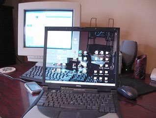 OldInternetFeel's tweet photo. 2005 "transparent" screens https://t.co/OA7N1BMORv