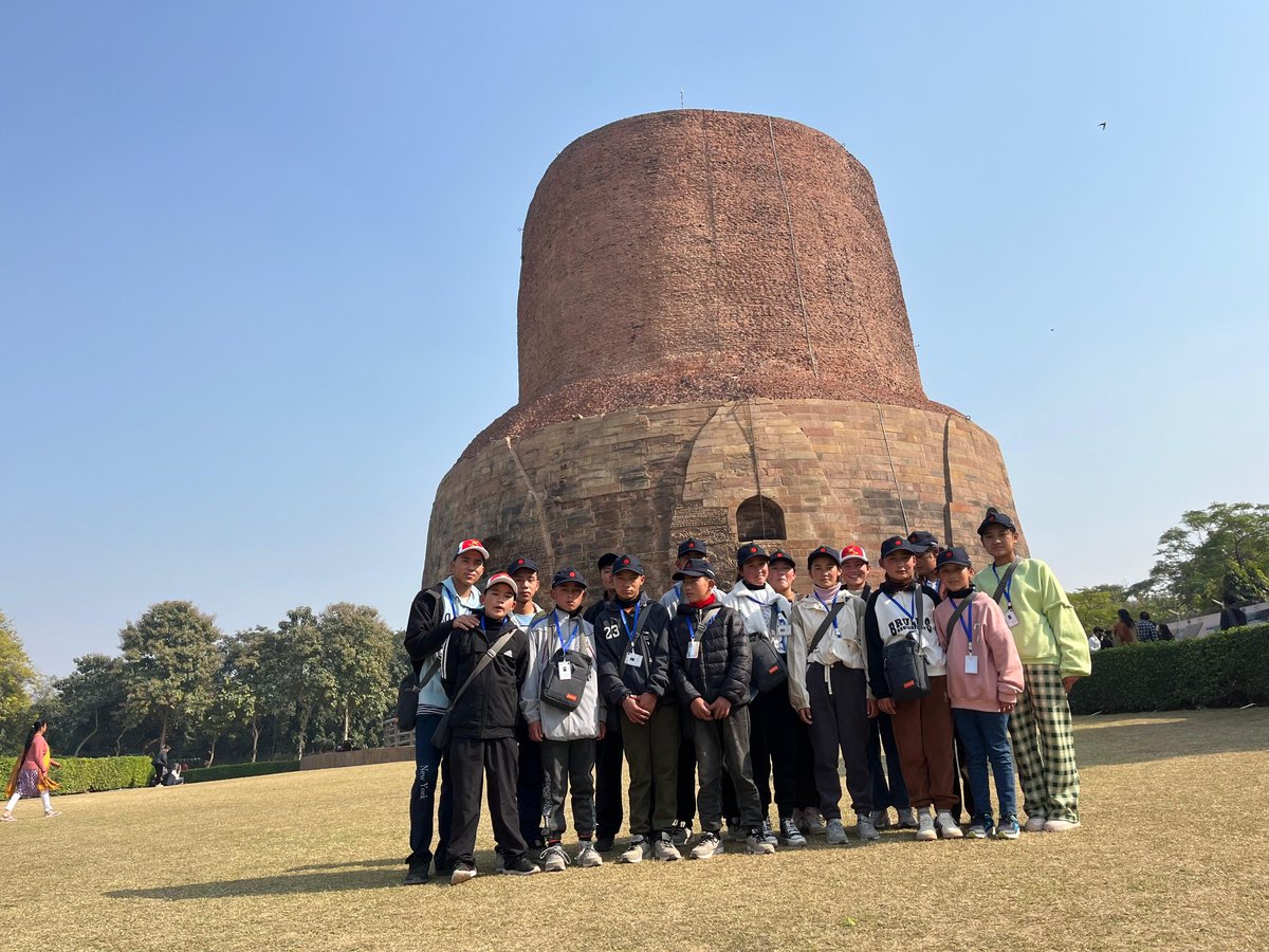 diprotawang's tweet photo. *A cultural immersion like no other!*
The students from #Jemithang on tour organised by @GajrajCorps_IA of @adgpi experienced the rich heritage of #Sarnath and #Varanasi.
From the #ancient ruins to the bustling #ghats, every corner tells a story.
#CulturalExchange #India https://t.co/VgoAIUUwNE