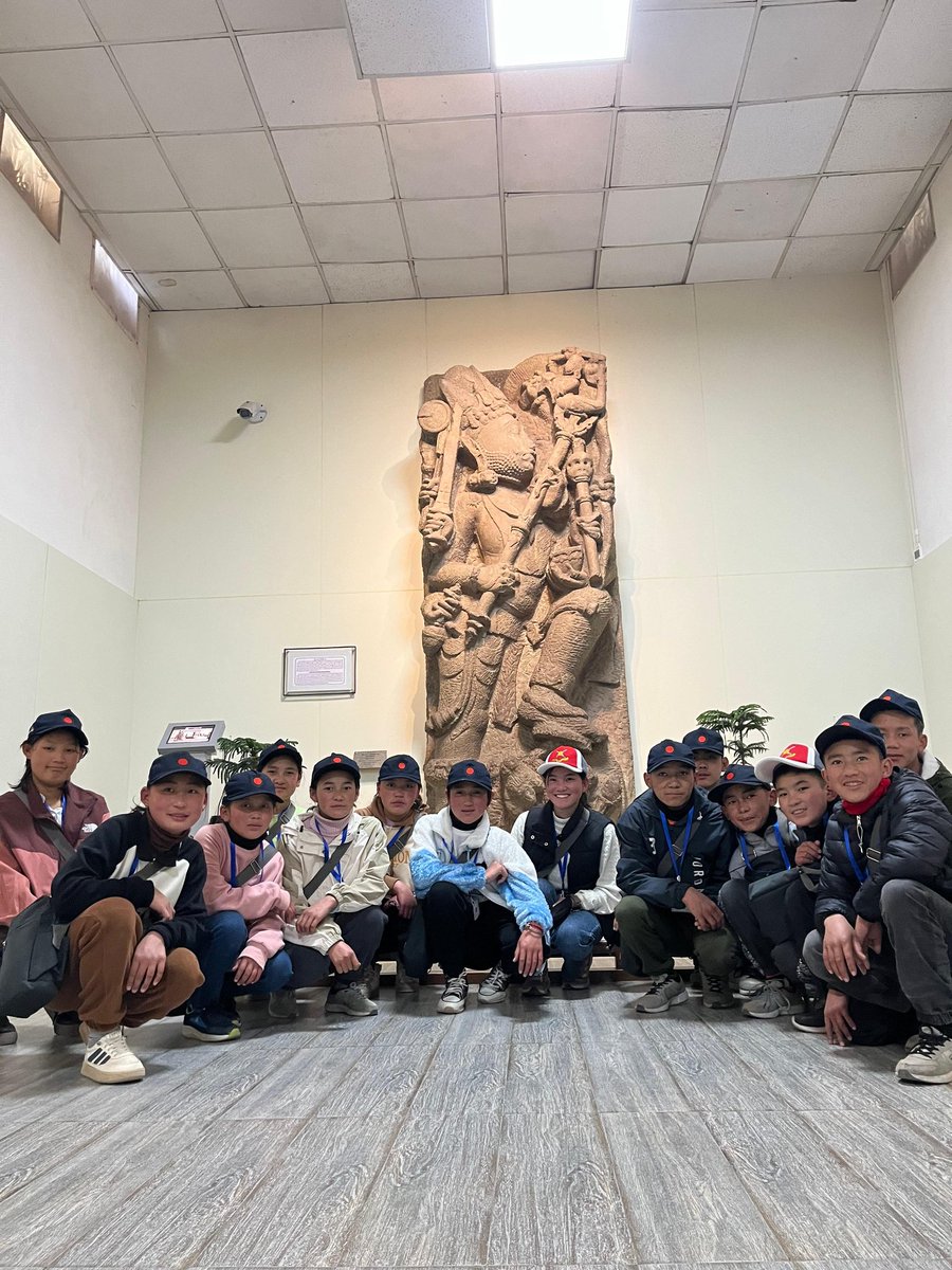 diprotawang's tweet photo. *A cultural immersion like no other!*
The students from #Jemithang on tour organised by @GajrajCorps_IA of @adgpi experienced the rich heritage of #Sarnath and #Varanasi.
From the #ancient ruins to the bustling #ghats, every corner tells a story.
#CulturalExchange #India https://t.co/VgoAIUUwNE