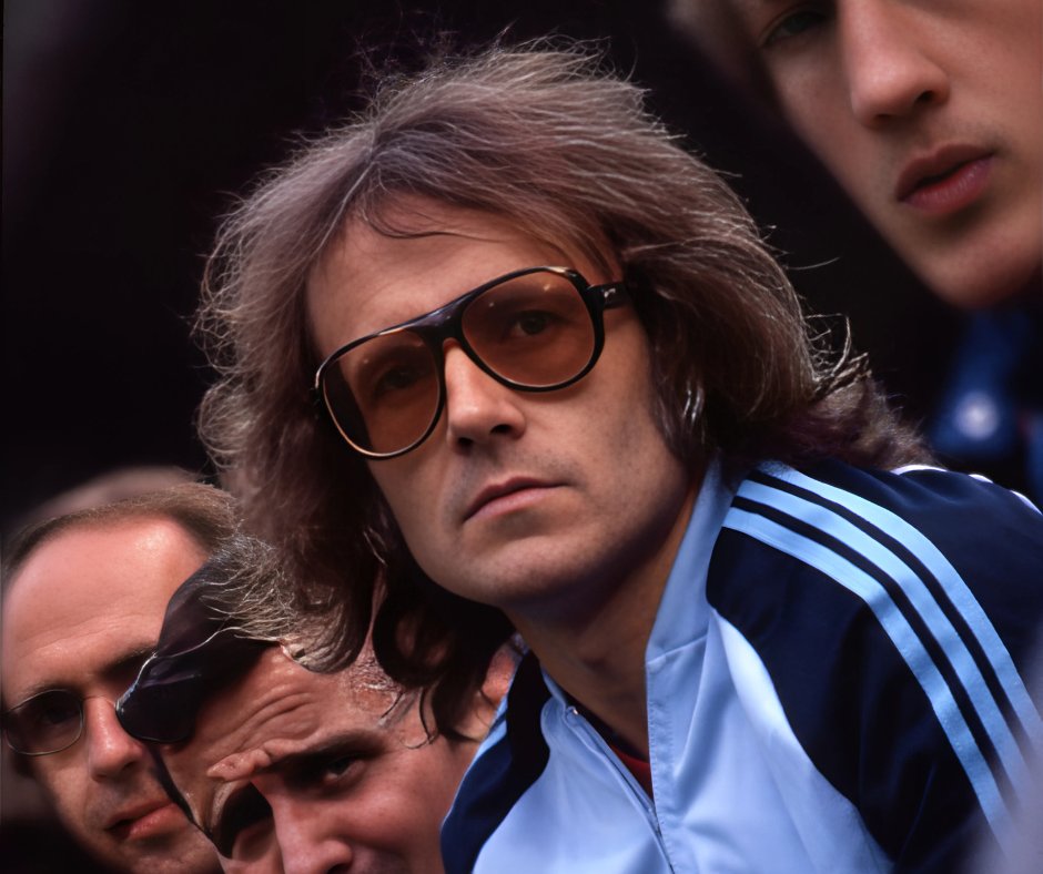 PodcastLegendes's tweet photo. Le monde a Pelé ou Maradona, l'Alsace a Gilbert Gress. Joyeux anniversaire à l'Ange Bleu, légende de la Meinau et formidable invité sur notre Podcast! Les plus belles lunettes de France et de Suisse ont aujourd'hui 83 ans. Longue vie à toi Schilles!
Nos 2 épisodes EXPLOSIFS:
Ep. 1: https://t.co/thGW3xopC8
Ep. 2: https://t.co/W1Gc8HxVTE

@RCSA @racingstub #unseulamour #RacingClubdeStrasbourg @lequipe @lalsacesports