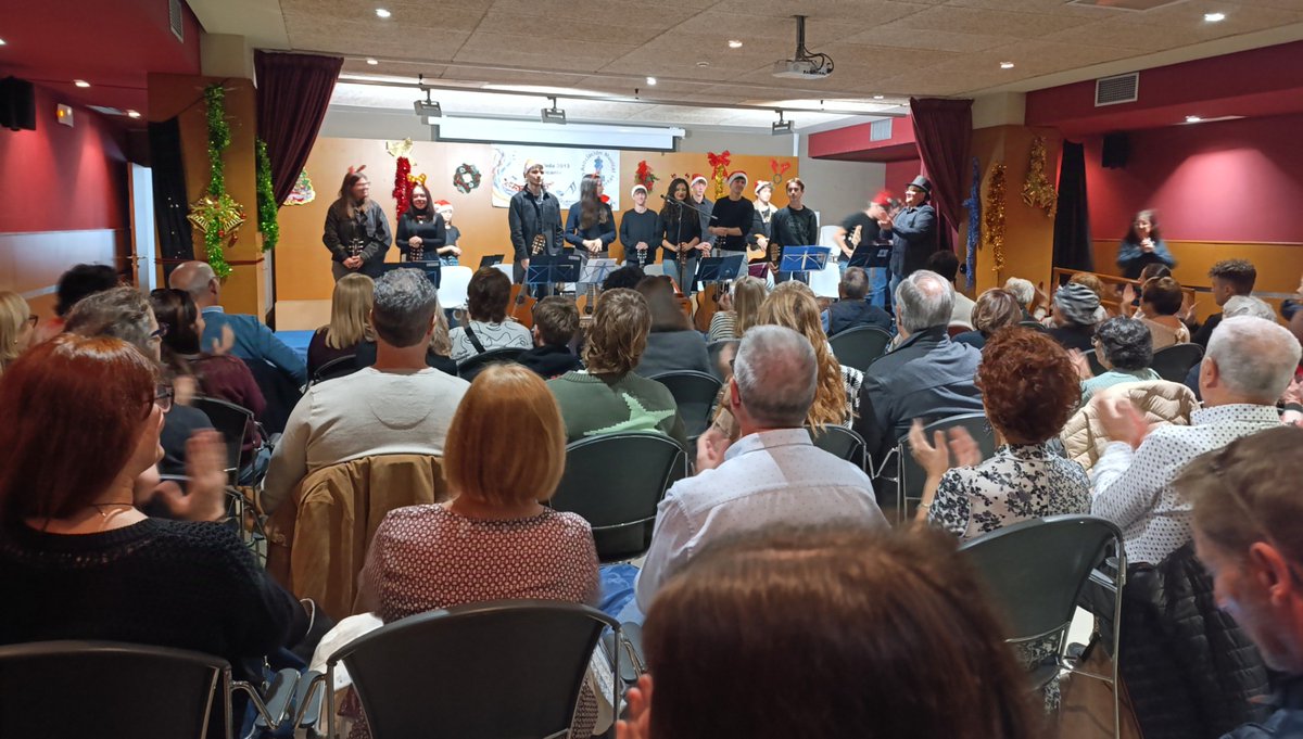 Una vez más el Centro Comunitario Playas ha vibrado con el concierto de Navidad ofrecido por la Asociación Musical Cabo Huertas este sábado pasado.
alicante.es/es/noticias/as…