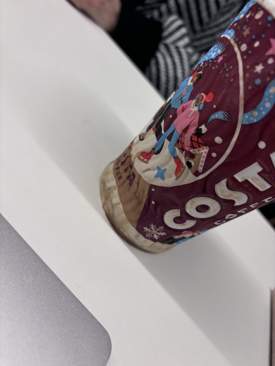 Kayleighwaylee's tweet photo. @JustEatUK @CostaCoffee my hot chocolate arrived on its side yesterday with half of the drink gone but the order was placed as a guest check out so I am struggling to get a refund / credit. https://t.co/kCRwhTrcj1