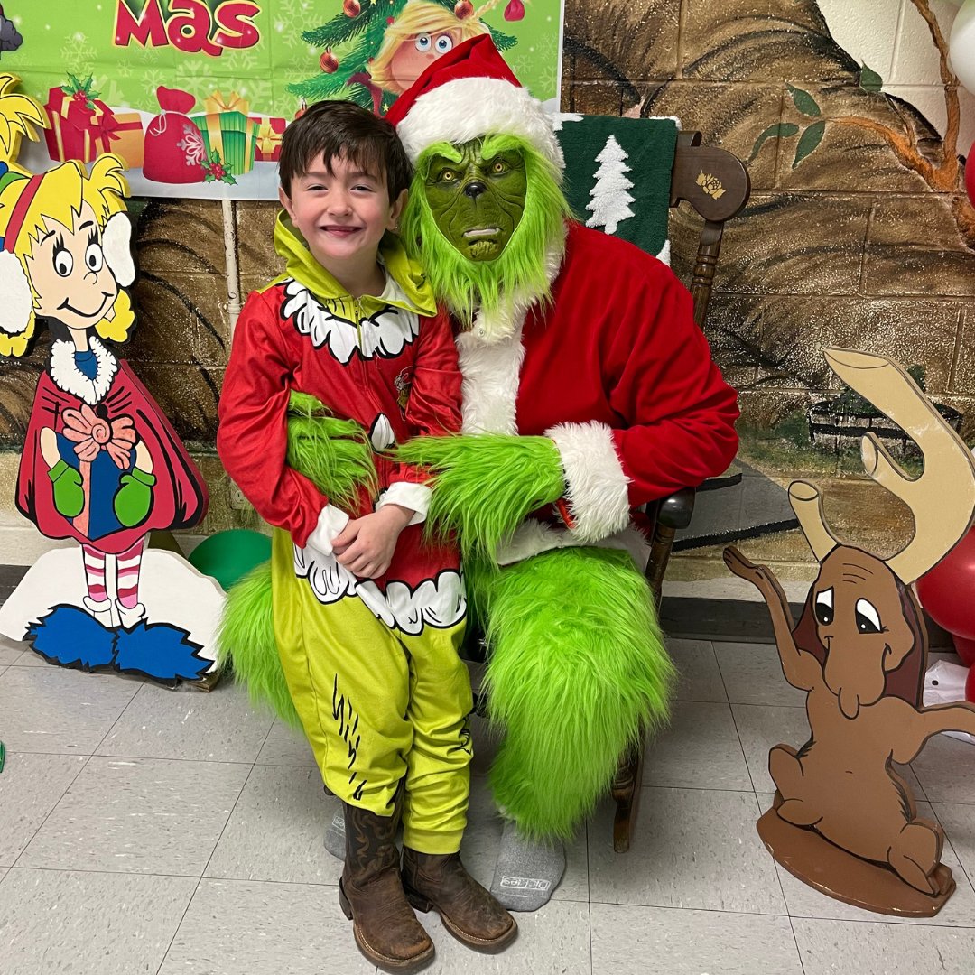 dekalbcnp's tweet photo. Henagar Junior High School had a special visitor โthe Grinch! ๐๐ Students enjoyed a tasty Grinch-inspired lunch that brought smiles and festive fun to the cafeteria. ๐
๐ด A perfect way to celebrate the holiday season! ๐โจ
๐ธ Selina Alexander
@DeKalbCoSchools #DeKalbAL https://t.co/axHao4sFsZ