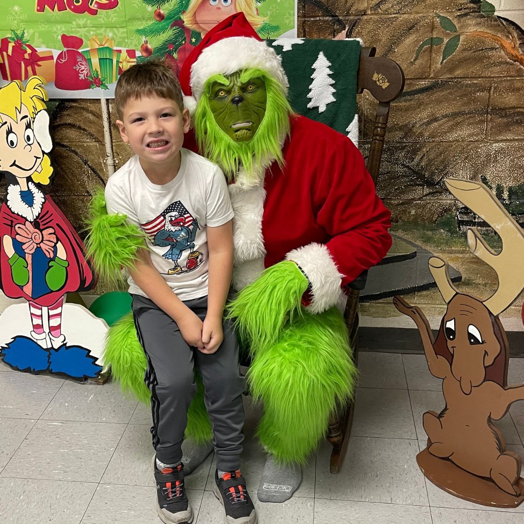dekalbcnp's tweet photo. Henagar Junior High School had a special visitor โthe Grinch! ๐๐ Students enjoyed a tasty Grinch-inspired lunch that brought smiles and festive fun to the cafeteria. ๐
๐ด A perfect way to celebrate the holiday season! ๐โจ
๐ธ Selina Alexander
@DeKalbCoSchools #DeKalbAL https://t.co/axHao4sFsZ