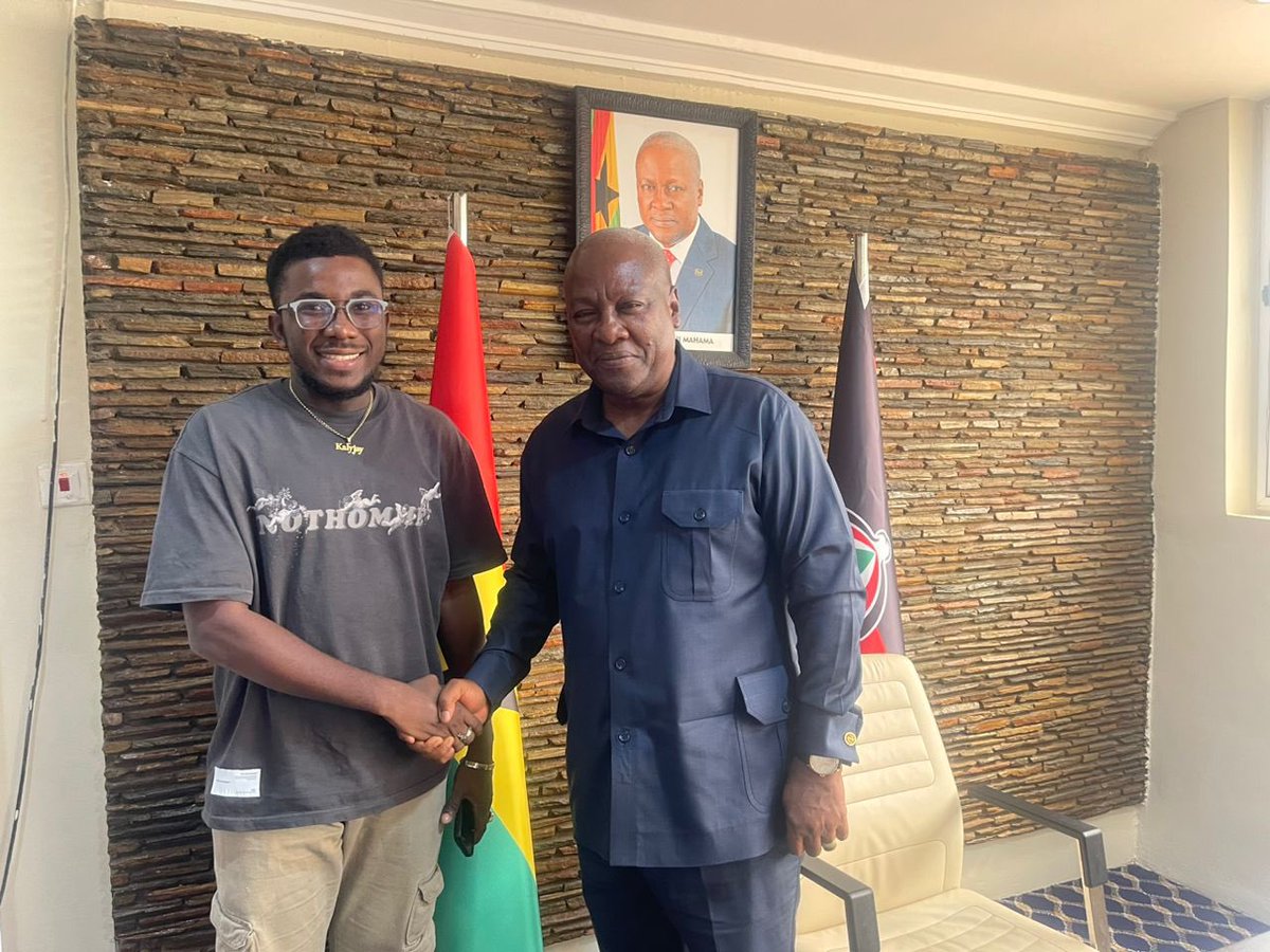 Had a moment with The President of the Republic Of Ghana, John Mahama🇬🇭❤️. One For ages