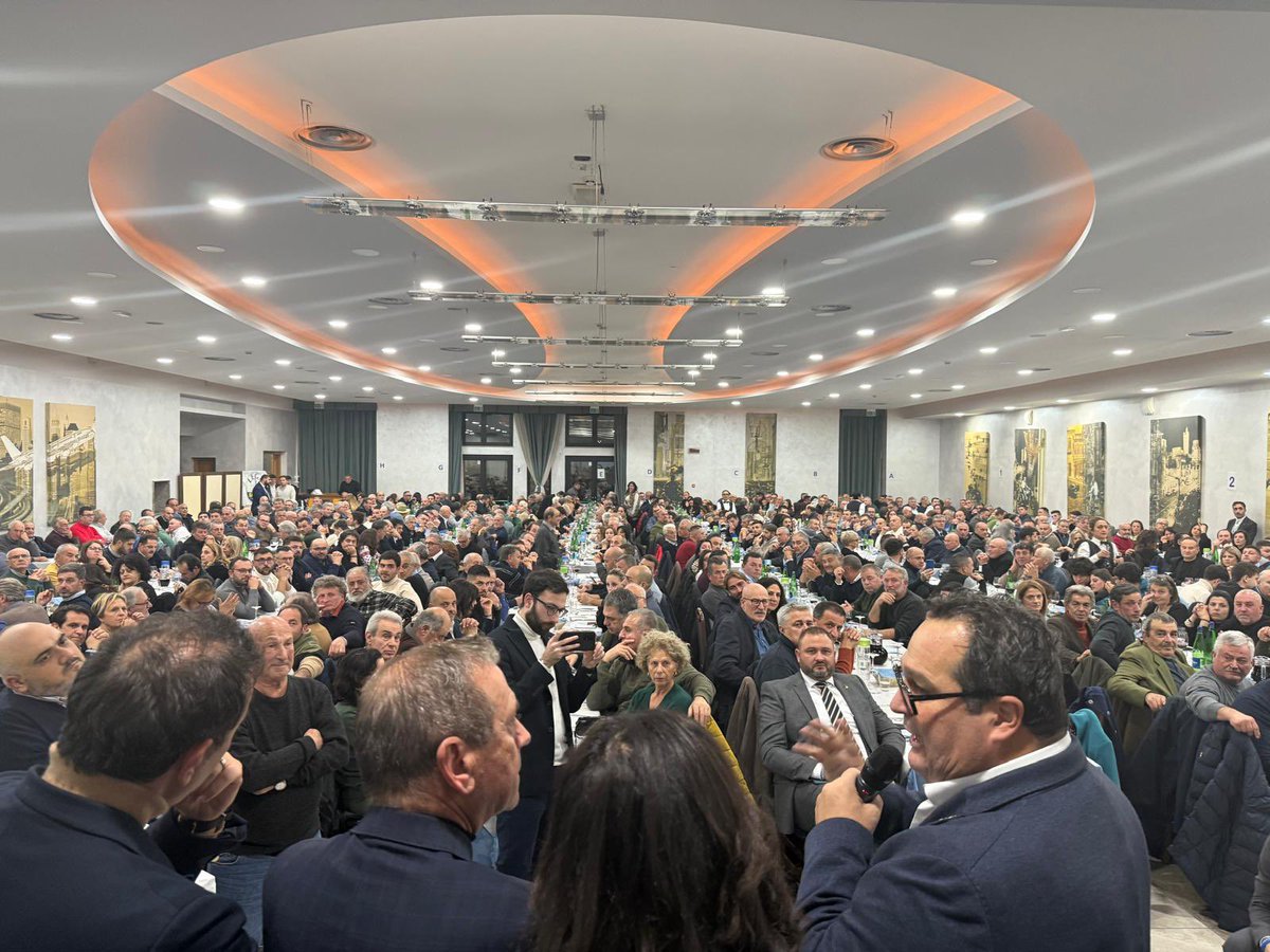 MarioAbbruzzese's tweet photo. Fermare gli sbarchi non è un reato ma un dovere per la dignità, la sicurezza e il futuro dell’Italia e dell’Europa. Tra una settimana sapremo se @matteosalvinimi sarà condannato o assolto per aver difeso il nostro Paese. #20Dicembre #ProcessoOpenArms #IoStoConSalvini #Avanti 🇮🇹 https://t.co/2v41AhuXMV