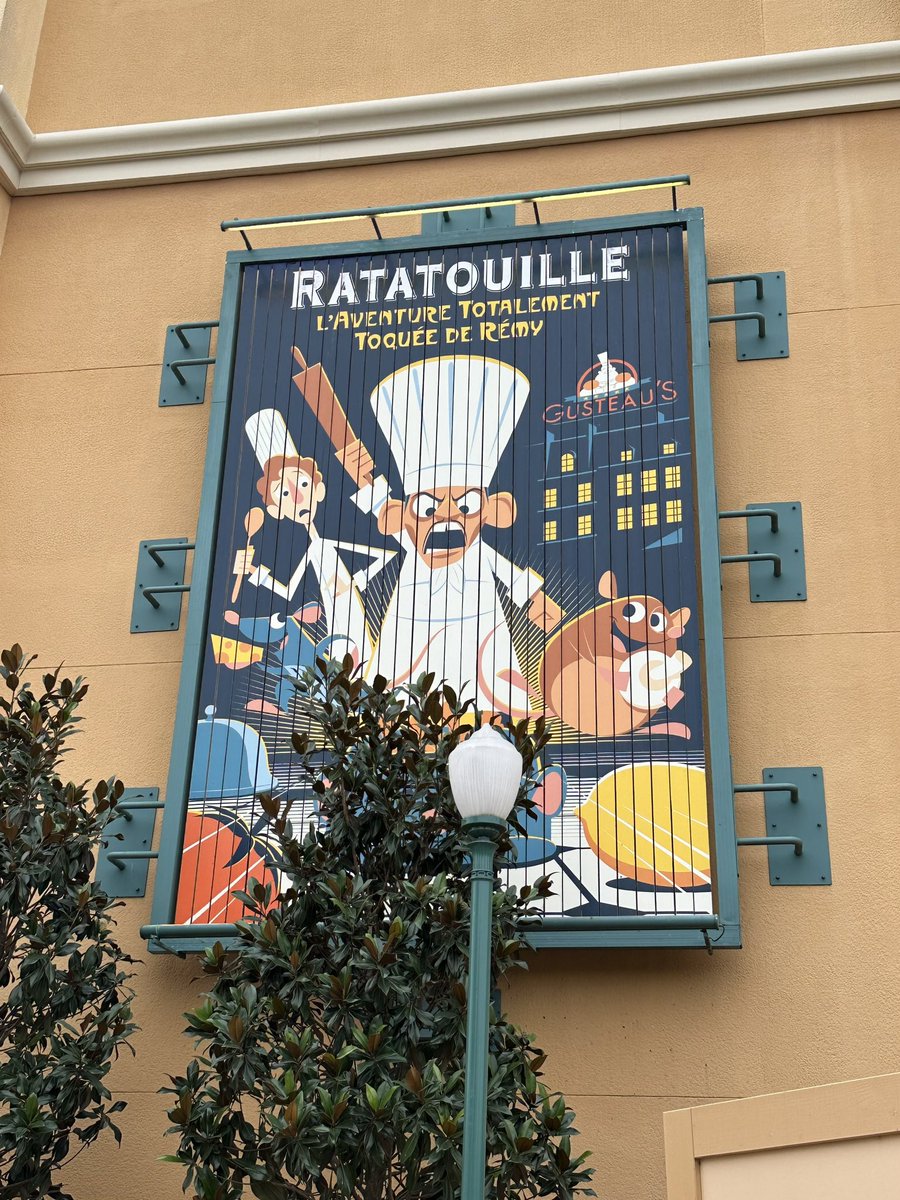 roy_wanders's tweet photo. happiest moment 💫 #disneylandparis https://t.co/FXjbZfP8C7