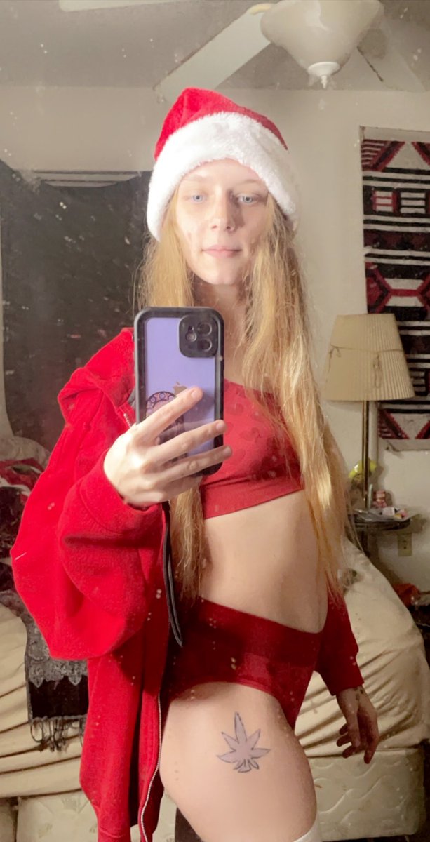 Happy Holidays 🎄-UrFavRaveBabe