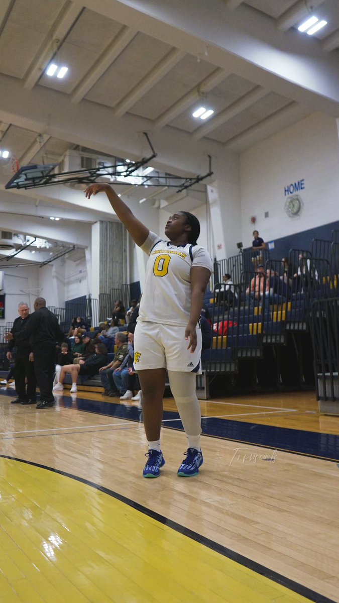 JiahPrice's tweet photo. Combo guard averaging 20 points at minimum https://t.co/Jrhxp52RkD