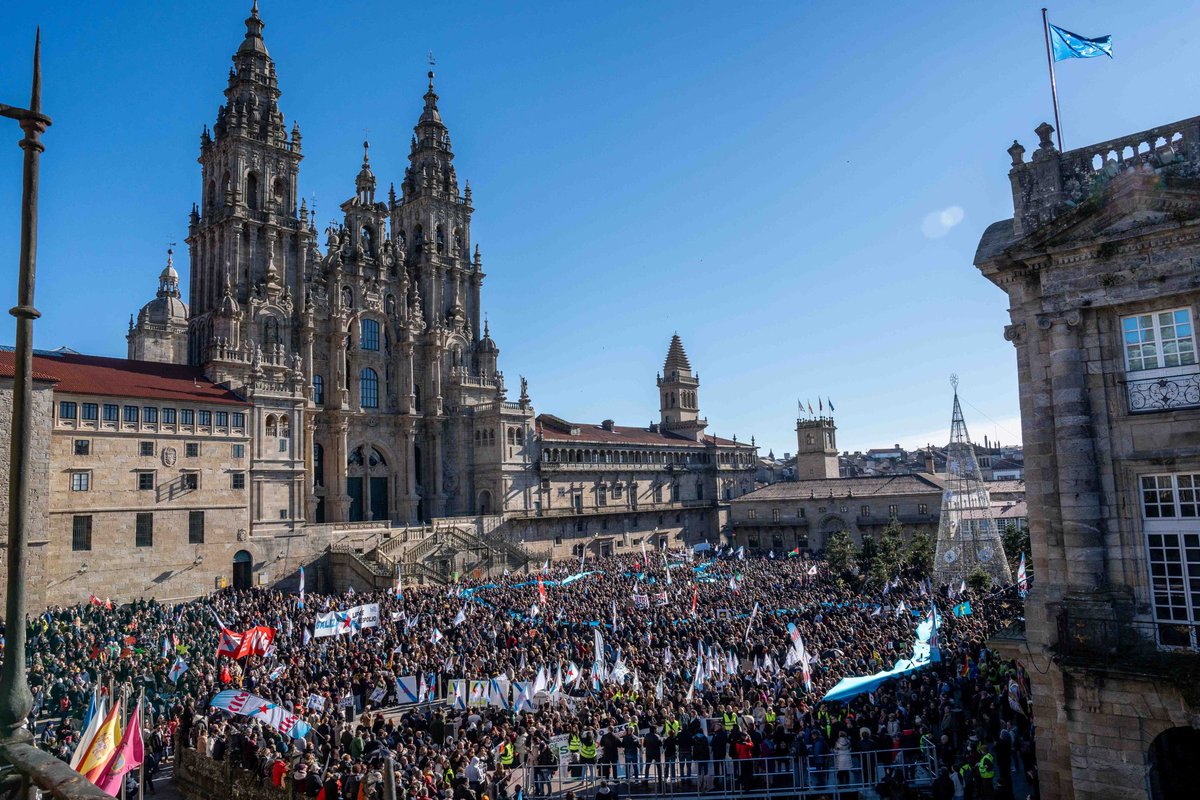 UlloaViva's tweet photo. Perdoade a tardanza, estábamos procesando o vivido🥹
🥰Grazas a toda a xente que asistiu o domingo; por estar e pola paciencia, foi emocionante✨
Levan sendo meses complicados e os últimos días foron intensos. Grazas xs voluntarixs do servizo de orde🫂,ás das mesas informativas🧵 https://t.co/awIiUFyAKR