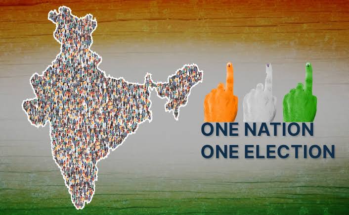 NeerajSinghSays's tweet photo. आदरणीय प्रधानमंत्री श्री @narendramodi जी का 'वन नेशन, वन इलेक्शन' बिल के लिए हृदय से धन्यवाद।

बार-बार होने वाला चुनाव देश की प्रगति में सबसे बड़ी बाधा बन गया है। ये जनकल्याणकारी योजनाओं को रोकता है। आचार संहिता के कारण तीन-चार महीने कोई काम ही नहीं हो पाता है। अगर कोई लॉन्ग टर्म पॉलिसी बनानी हो, बड़े फैसले लेने हों तो कई बार पार्टियां इसलिए डरती हैं कि दूसर�� राज्यों के चुनाव में नुकसान न हो जाए।

अब समय आ गया है और जनता भी चाहती है कि लोकसभा और विधानसभा के चुनाव एक साथ हों ताकि सभी राजनीतिक दल देश के विकास और जनता के कल्याण के लिए काम कर सकें।

#OneNationOneElection