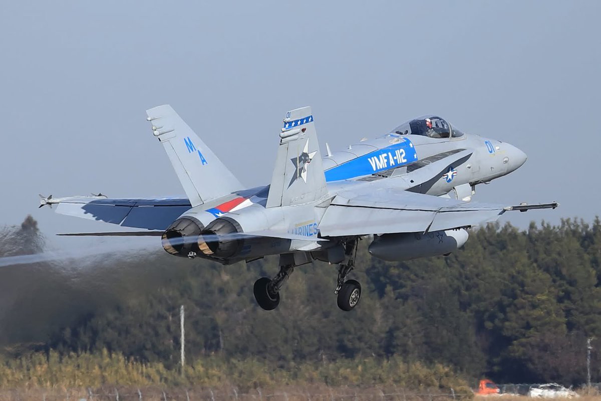 raptor01s's tweet photo. 3年前の百里基地
#百里基地　#VMFA112 
2021/12/16
日米共同訓練 https://t.co/9ZEgQEE9S4