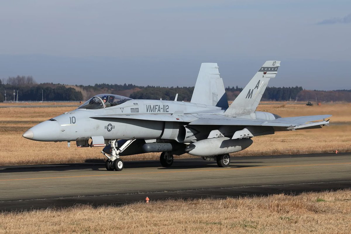 raptor01s's tweet photo. 3年前の百里基地
#百里基地　#VMFA112 
2021/12/16
日米共同訓練 https://t.co/9ZEgQEE9S4