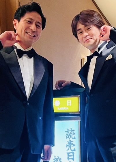 AkihitoKawamura's tweet photo. 第九演奏会にてフォレスタのコージと動脈ピースwww
#塩入巧司 #第九 #新国立劇場合唱団 #読売日本交響楽団 #サントリーホール #川村章仁 #バリトン歌手 #akihitokawamura #baritono https://t.co/ePMducsj8G