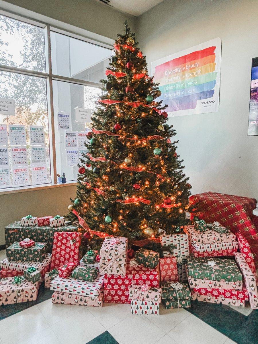Our Volvo RDC Chicago team fulfilled 50 holiday wishes for two local families. Big Brothers Big Sisters shared: ‘One recipient was so overwhelmed with emotion...we both started crying.' This is the power of community in action. 🎁♥️ #WeAreVolvoGroup