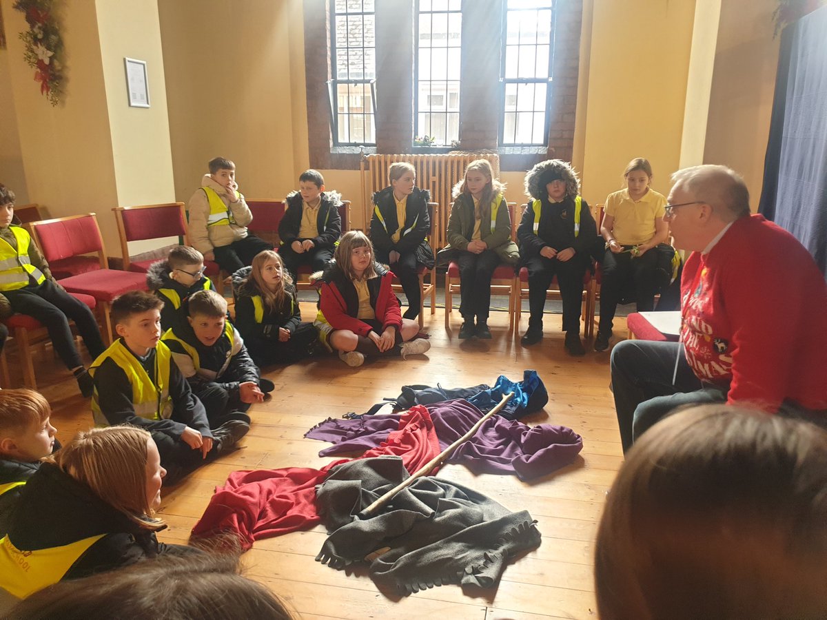 EastfieldPSHull's tweet photo. 5JH had a fantastic trip to the church yesterday. We learnt more about the Christmas story and how Christians celebrate Christmas. #epsre https://t.co/F20qEBSnp9