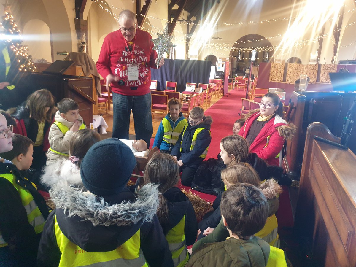 EastfieldPSHull's tweet photo. 5JH had a fantastic trip to the church yesterday. We learnt more about the Christmas story and how Christians celebrate Christmas. #epsre https://t.co/F20qEBSnp9