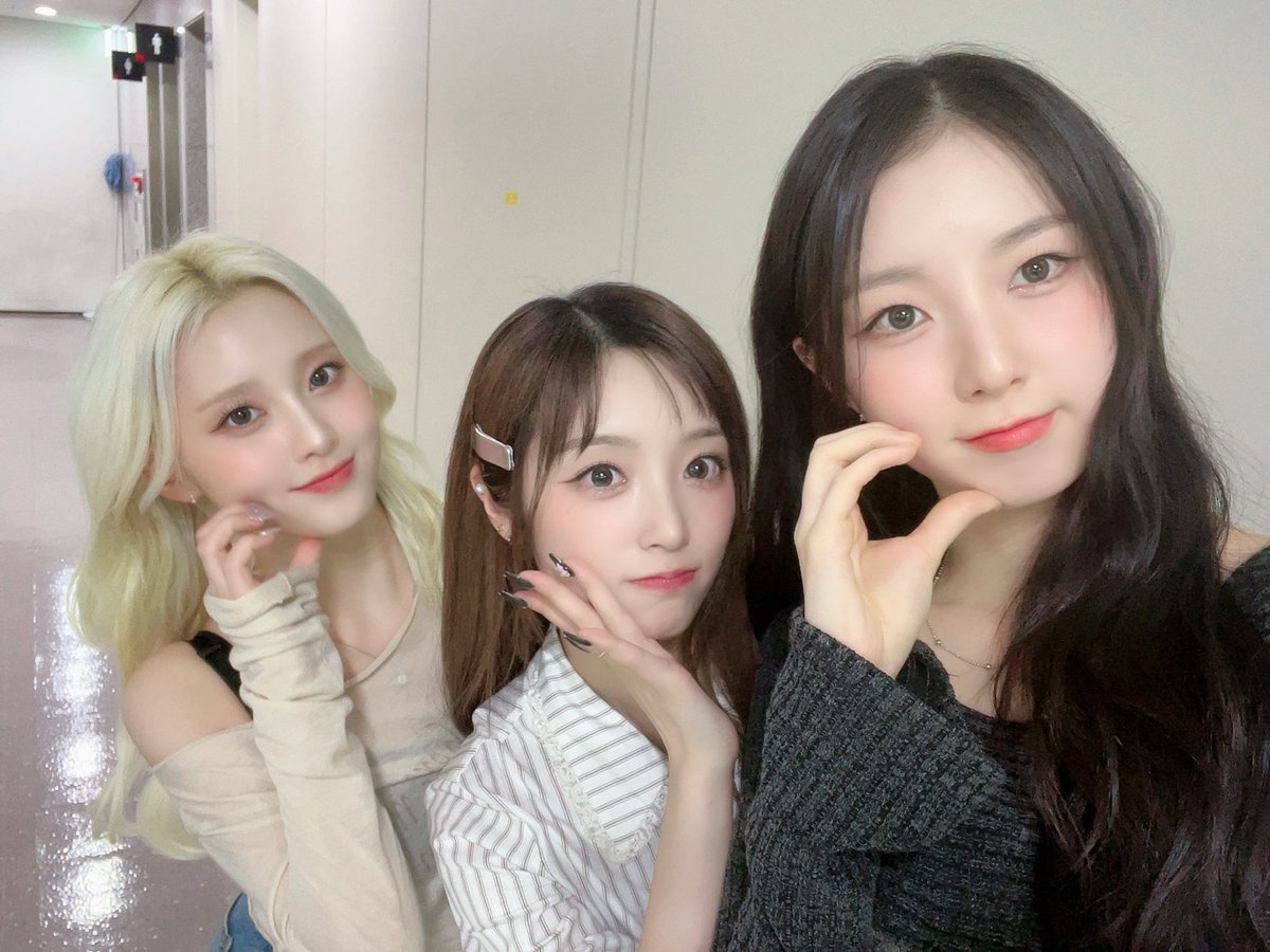 CUBE_LIGHTSUM's tweet photo. [📸] 241217 @ 김두영의 개인기 교습소

🔗 https://t.co/6asx39faBC

#LIGHTSUM #라잇썸
#NAYOUNG #나영
#HINA #히나
#JUHYEON #주현
#김두영의개인기교습소 https://t.co/G7OMoYvXDb