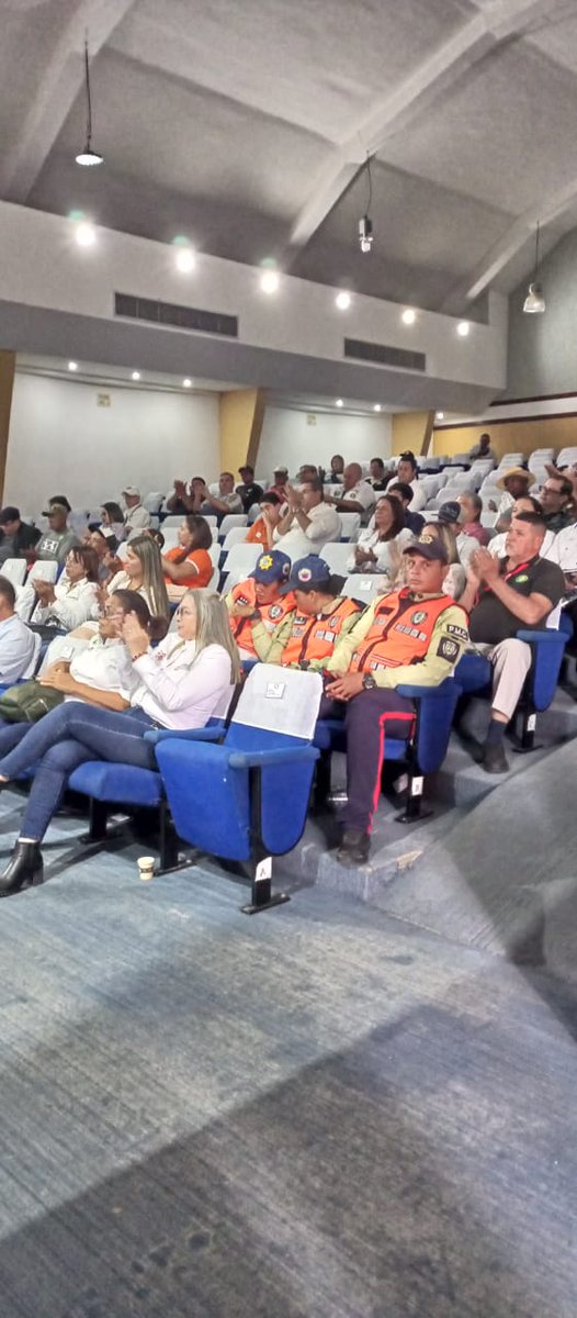 fepalven's tweet photo. Logrando el apoyo y la participación que nos permita unificar criterios que vayan en pro de mejorar la productividad del sector y nos lleve a lograr cubrir los requerimientos de Aceite Crudo de Palma del País, con miras a la Exportación de los productos y sub productos del Rubro https://t.co/SvOqSHEBCc
