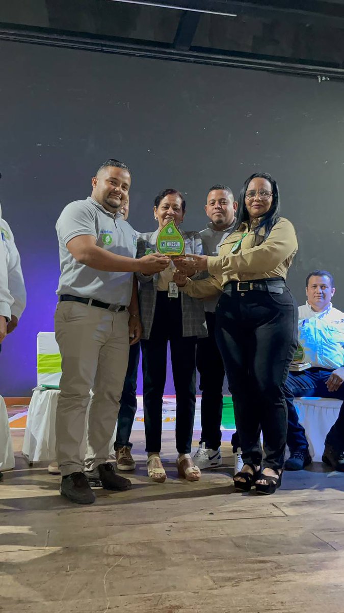 fepalven's tweet photo. Logrando el apoyo y la participación que nos permita unificar criterios que vayan en pro de mejorar la productividad del sector y nos lleve a lograr cubrir los requerimientos de Aceite Crudo de Palma del País, con miras a la Exportación de los productos y sub productos del Rubro https://t.co/SvOqSHEBCc