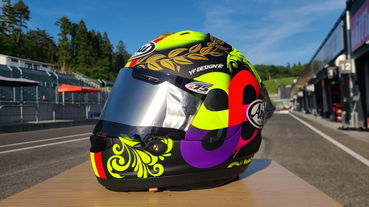 ken50_MCZ's tweet photo. 【ご挨拶】#YFDESIGN 様

ヘルメットペイントを依頼させて頂いています。
2024verも格好良く仕上げて頂きました！
ご存知の方も多いかと思いますが「ももクロリスペクトカラー」です。
オリジナルペイントをご検討の際には是非ご相談下さい。 https://t.co/eOreCSOyLT