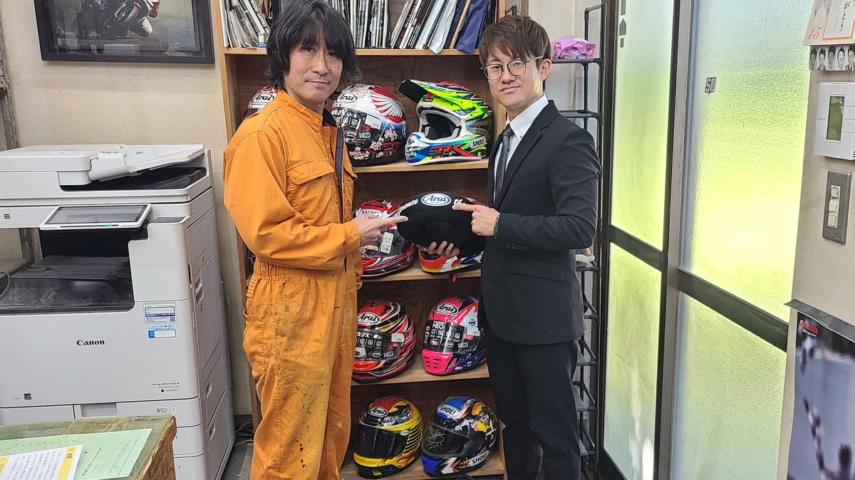ken50_MCZ's tweet photo. 【ご挨拶】#YFDESIGN 様

ヘルメットペイントを依頼させて頂いています。
2024verも格好良く仕上げて頂きました！
ご存知の方も多いかと思いますが「ももクロリスペクトカラー」です。
オリジナルペイントをご検討の際には是非ご相談下さい。 https://t.co/eOreCSOyLT