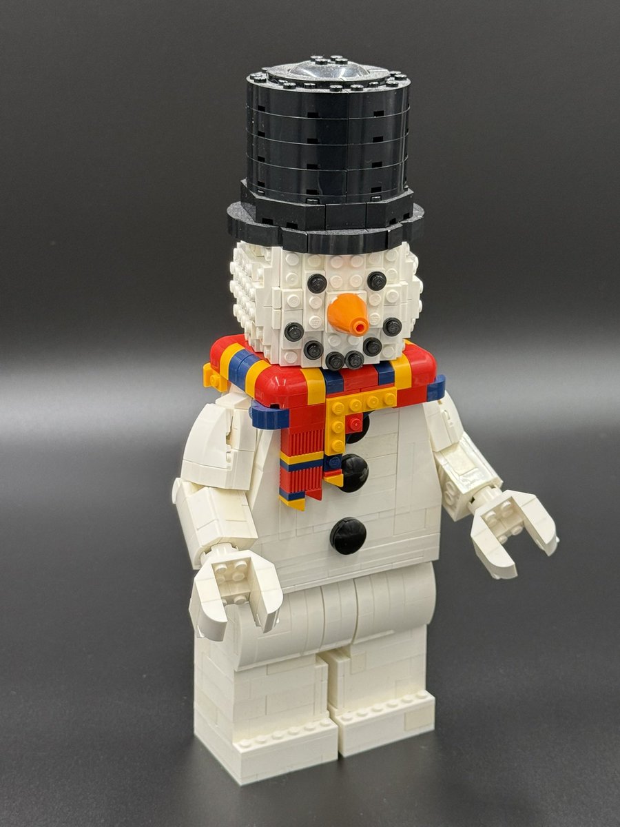 ztbricks's tweet photo. A small holiday selection of my collection of up-scaled LEGO minifigure MOCs ☺️ https://t.co/mWAWDesl8p